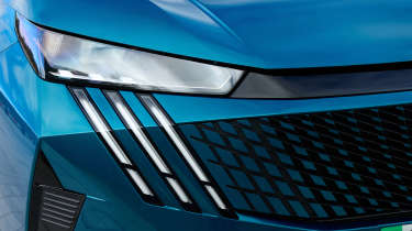 Peugeot E-3008 - headlight