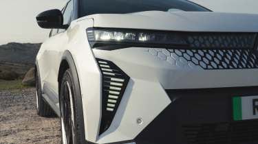Renault Scenic E-Tech 2024 - front head light 