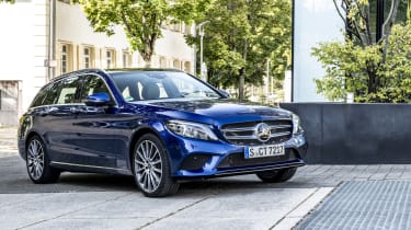 Driven by EQ Stuttgart 2018Mercedes-Benz C 300 de T-Modell, Brillantblau-Metallic,Leder Grau.Kraftstoffverbrauch kombiniert: 1,6-1,4 l/100 km, CO2-Emissionen kombiniert: 42-38 g/km, Stromverb